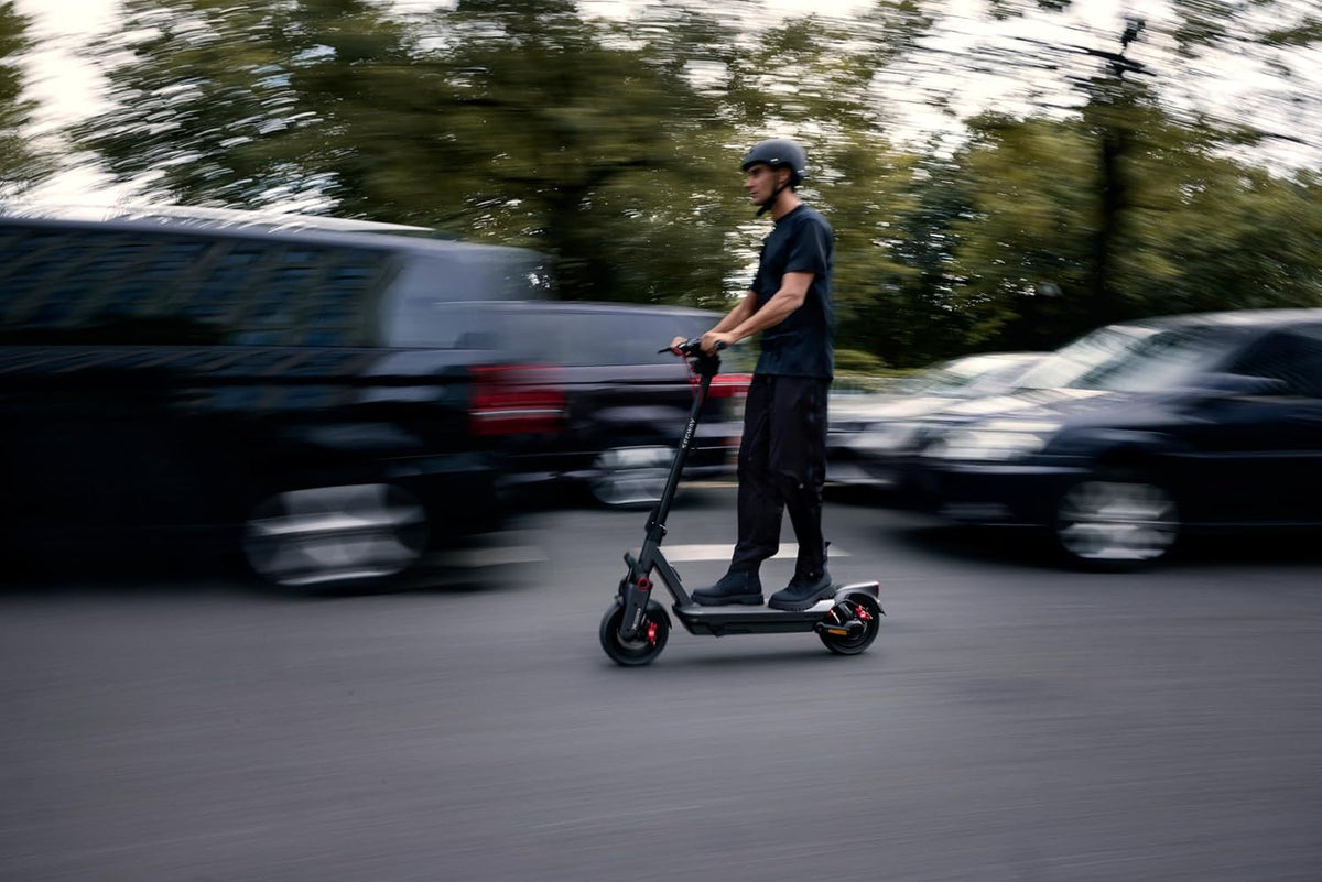 Ninebot Segway MAX G3 Skuter Elektrik 25 km/h me Autonomi 80 km, Motor 2000W, Goma 11 Inç, Pezullim Para/Prapa dhe Apple Find My